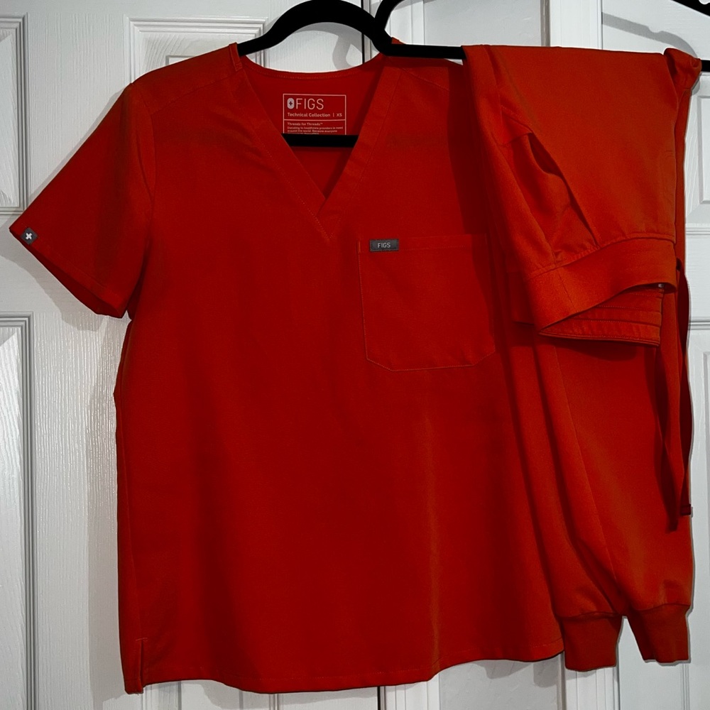 FIGS Scrub set - sunset orange